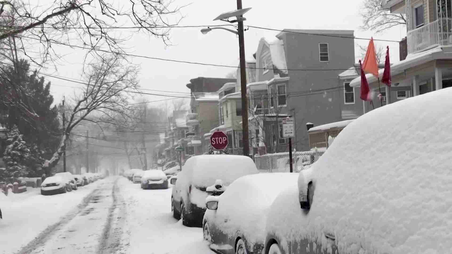NJ declara estado de emergencia por feroz tormenta de nieve