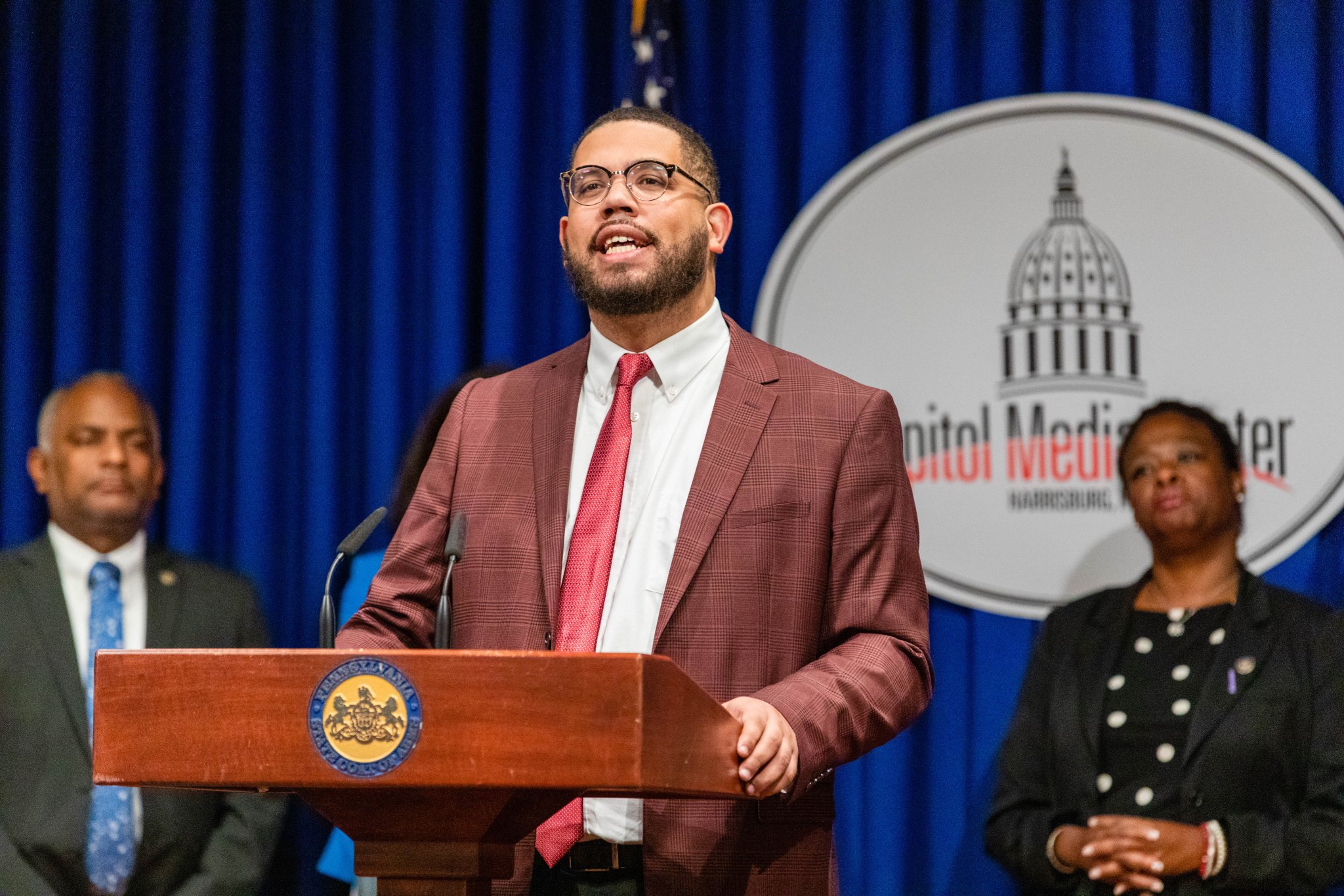 Manny Guzmán asume nuevos retos en la Cámara de Representantes El Sol